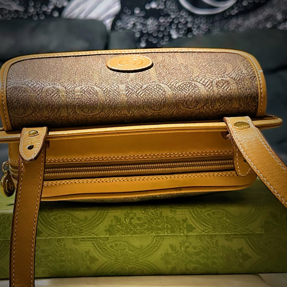 Authentic Vintage Y2K Gucci Brown and Tan Women's crossbody Bag - Picture 13 of 16